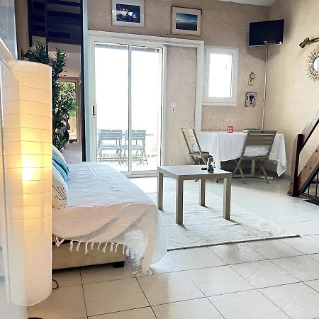 Casa de Férias Maisonnette Les Pieds Dans L'eau Presqu'ile De Giens