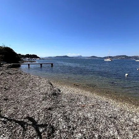 Casa de Férias Maisonnette Les Pieds Dans L'eau Presqu'ile De Giens Hyères