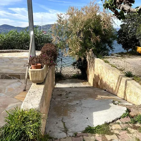 Maisonnette Les Pieds Dans L'eau Presqu'ile De Giens Casa de Férias